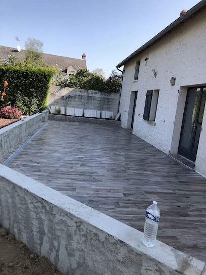 Cabo Mickael, Carreleur à Suèvres